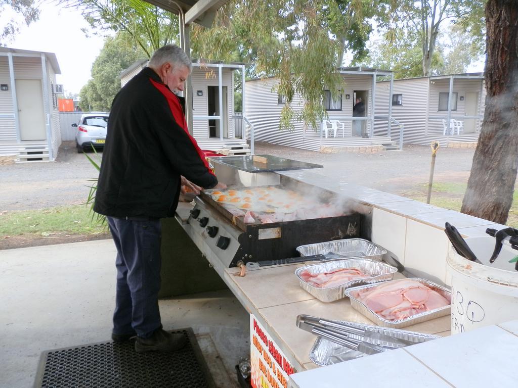 Narrabri Motel And Caravan Park ภายนอก รูปภาพ