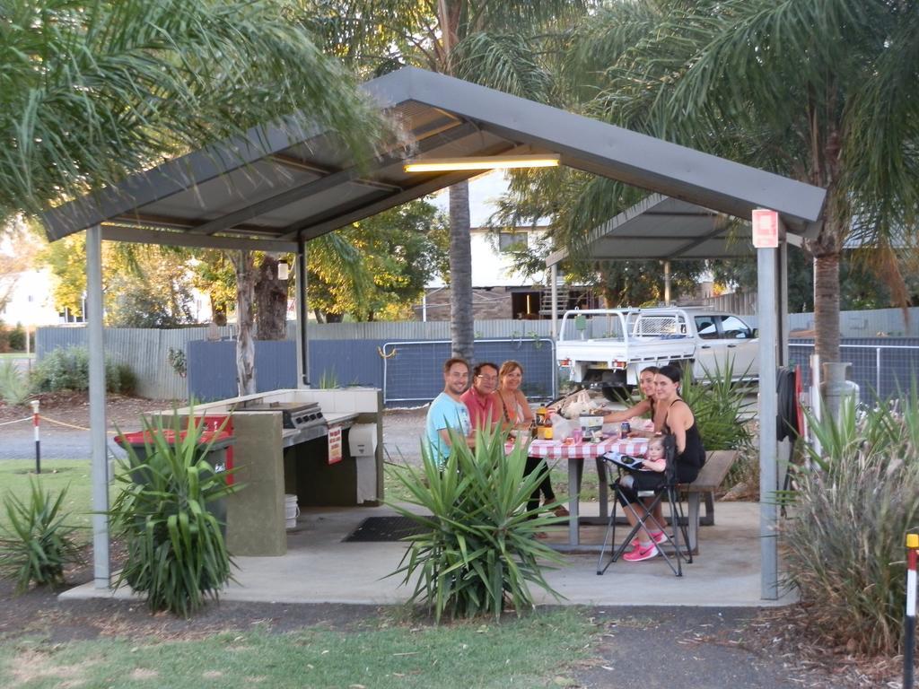 Narrabri Motel And Caravan Park ภายนอก รูปภาพ