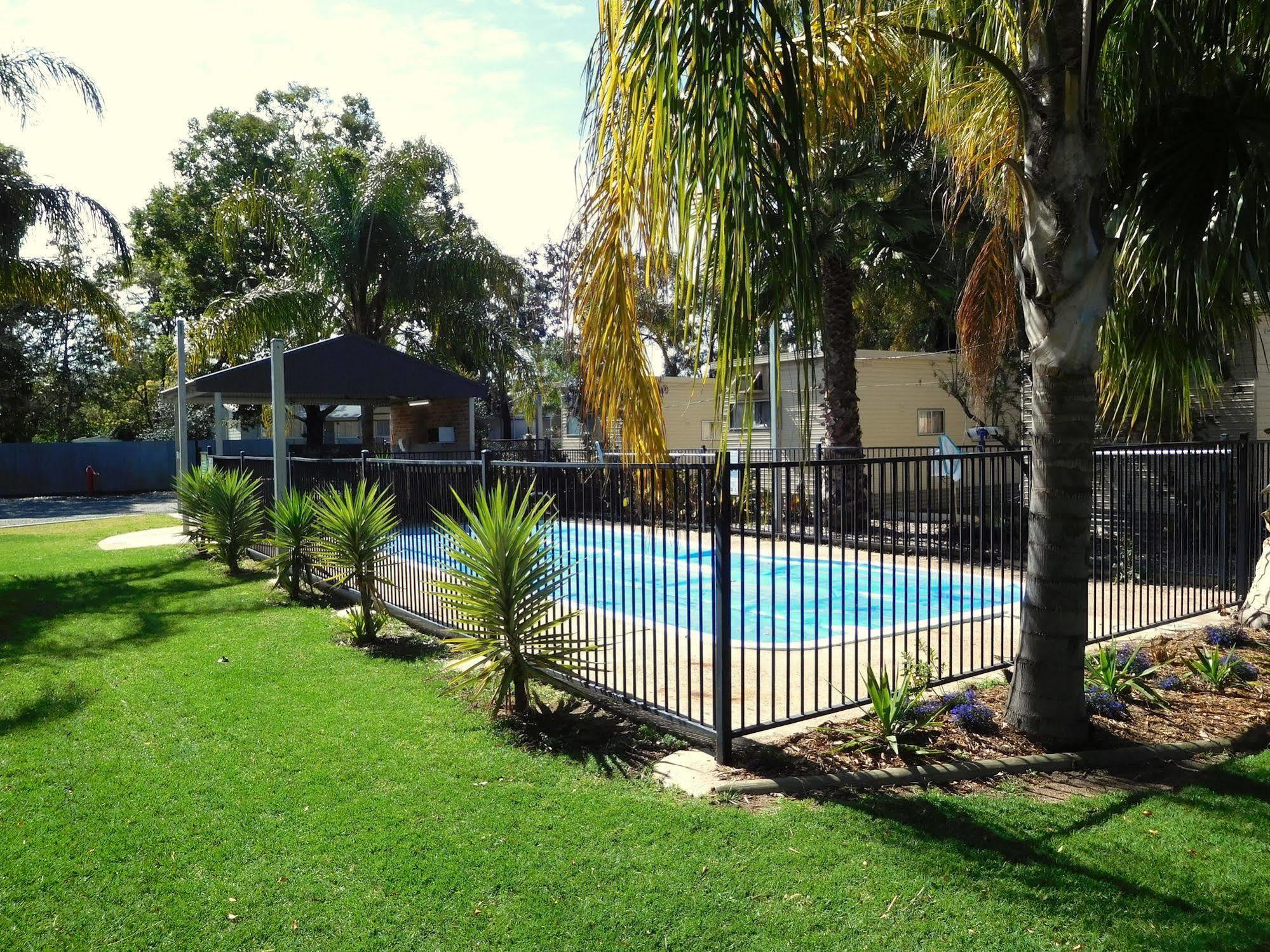 Narrabri Motel And Caravan Park ภายนอก รูปภาพ